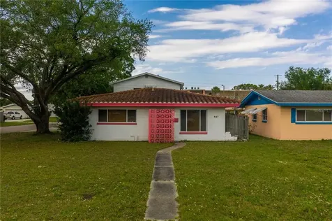 647 75th Avenue N St Petersburg FL 33702
