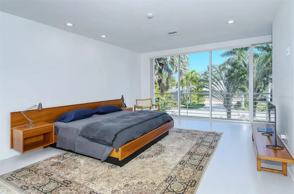 213 N Washington Drive Sarasota FL 34236