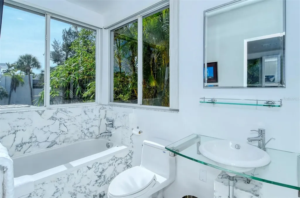 213 N Washington Drive Sarasota FL 34236