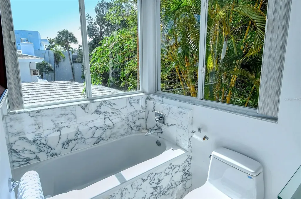 213 N Washington Drive Sarasota FL 34236