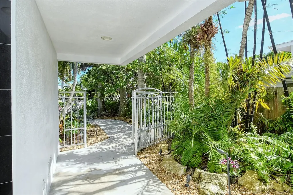 213 N Washington Drive Sarasota FL 34236