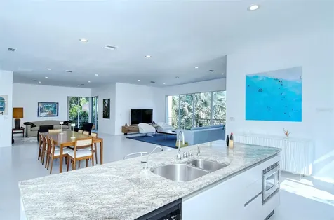 213 N Washington Drive Sarasota FL 34236