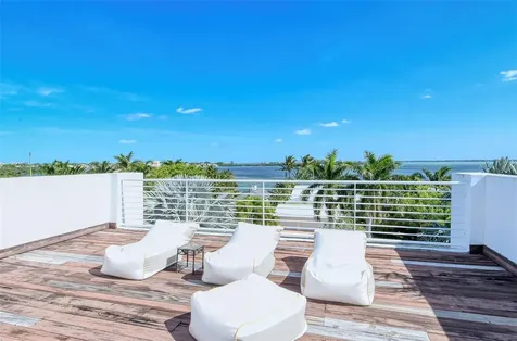 213 N Washington Drive Sarasota FL 34236