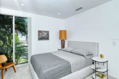 213 N Washington Drive Sarasota FL 34236