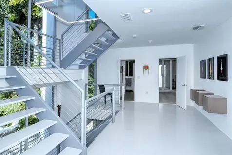 213 N Washington Drive Sarasota FL 34236