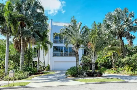 213 N Washington Drive Sarasota FL 34236