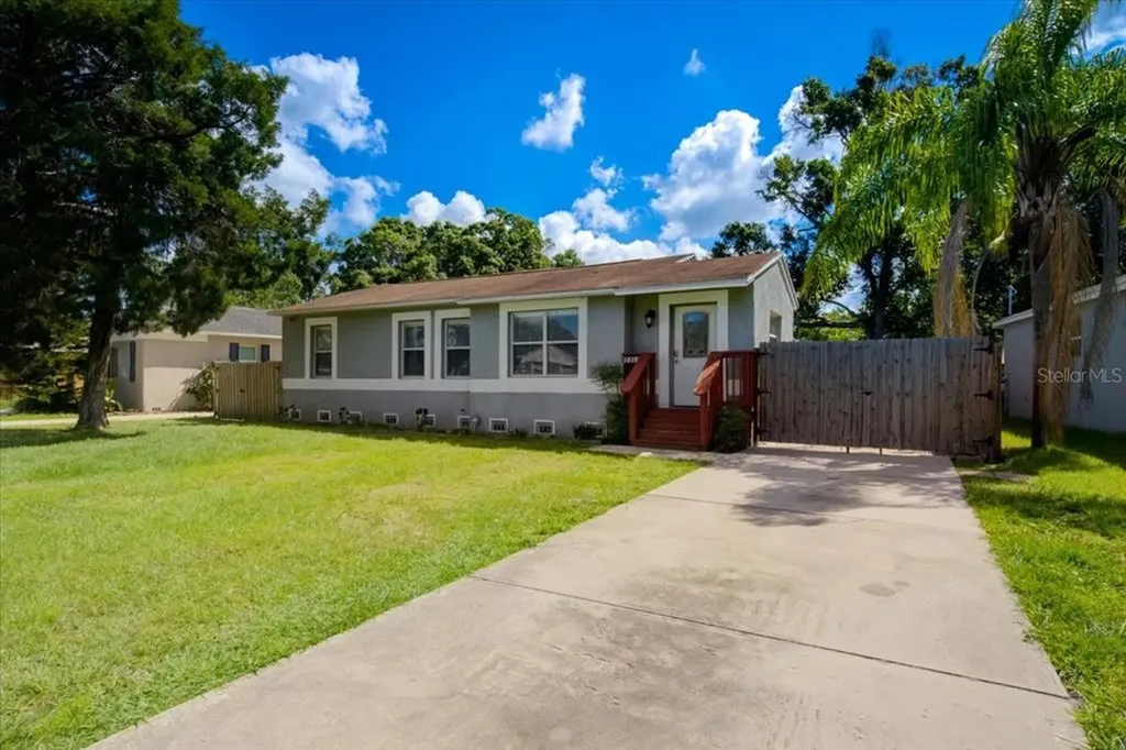 1019 W Berry Avenue Tampa FL 33603