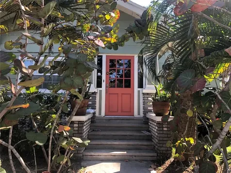 1112 22nd Avenue N St Petersburg FL 33704