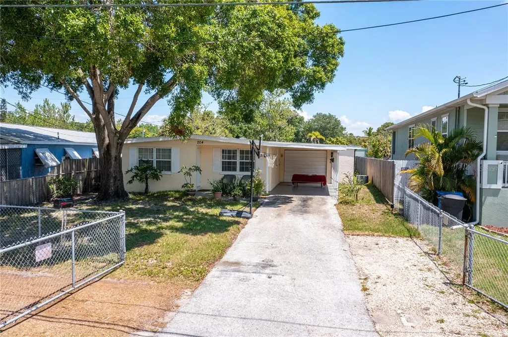 204 NE Jefferson Circle N St Petersburg FL 33702