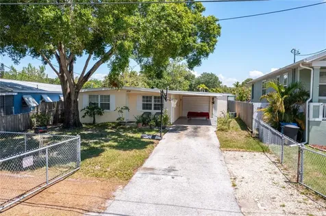 204 NE Jefferson Circle N St Petersburg FL 33702