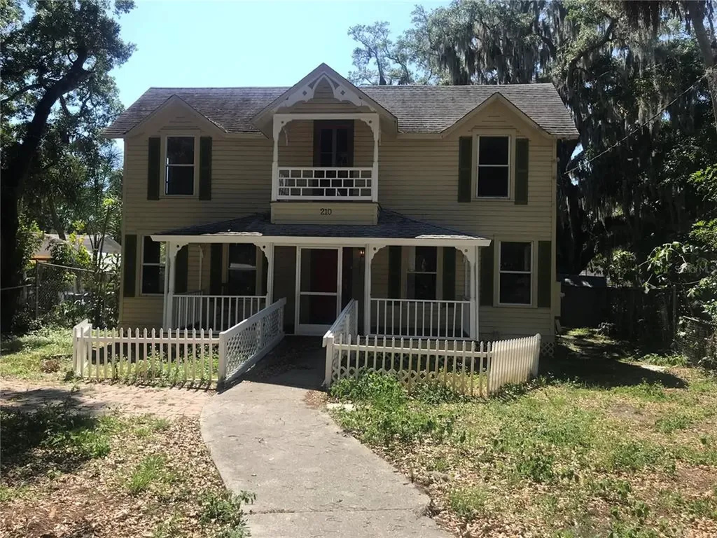 210 15th Street E Bradenton FL 34208