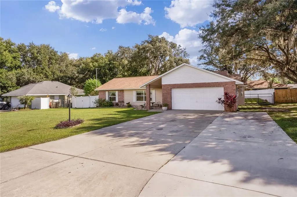 33906 Tara Wood Drive Leesburg FL 34788