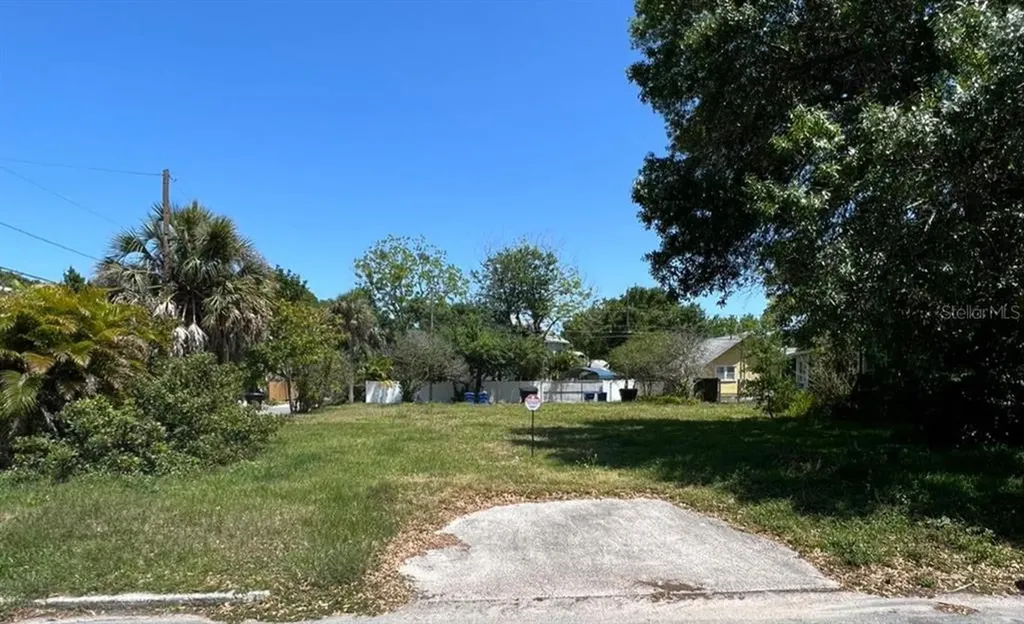 3083 8th Street N St Petersburg FL 33704