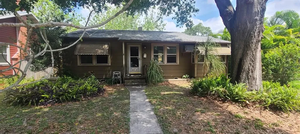 2711 8th Avenue N St Petersburg FL 33713