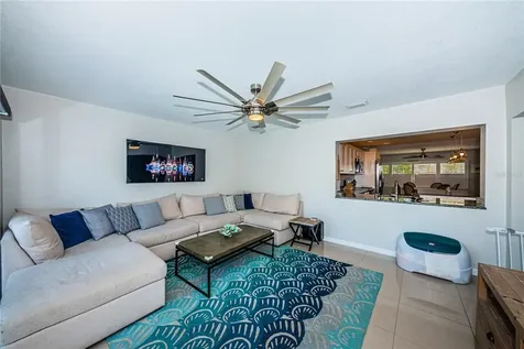 1115 36th Avenue NE St Petersburg FL 33704