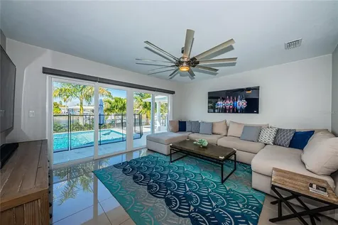 1115 36th Avenue NE St Petersburg FL 33704