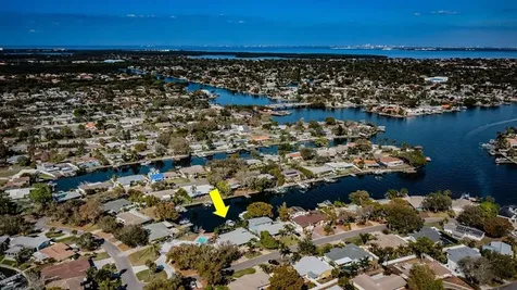 1115 36th Avenue NE St Petersburg FL 33704