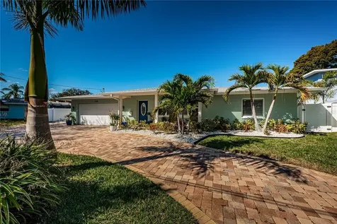 1115 36th Avenue NE St Petersburg FL 33704