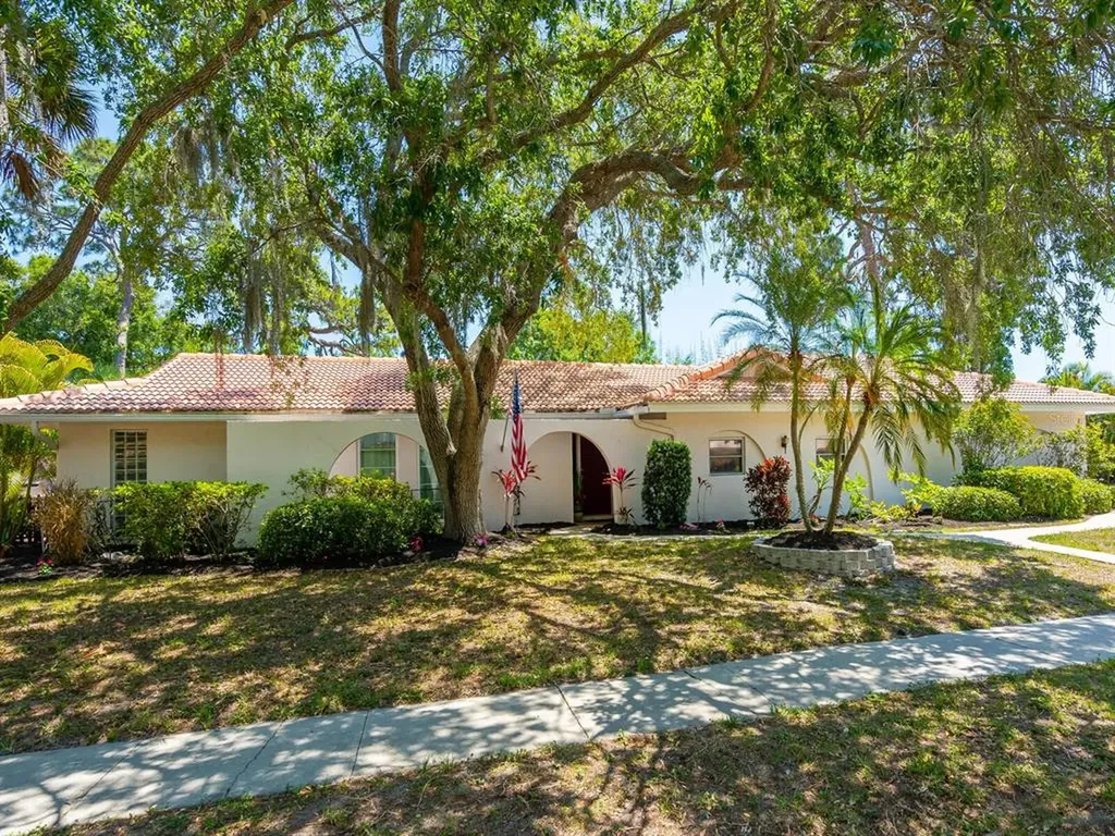 7565 Biltmore Drive Sarasota FL 34231