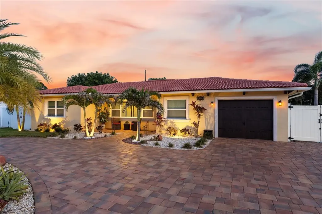 3890 Benson Avenue N St Petersburg FL 33713
