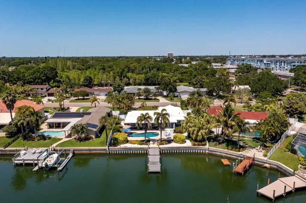 3720 42nd Avenue S St Petersburg FL 33711