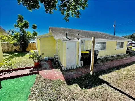 517 Oak Street Auburndale FL 33823