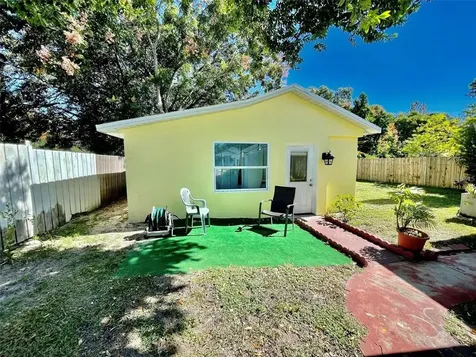 517 Oak Street Auburndale FL 33823