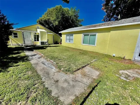517 Oak Street Auburndale FL 33823
