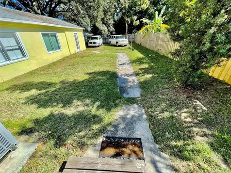517 Oak Street Auburndale FL 33823