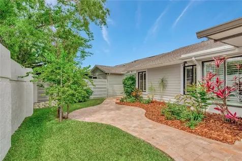 14651 Village Glen Circle Tampa FL 33618