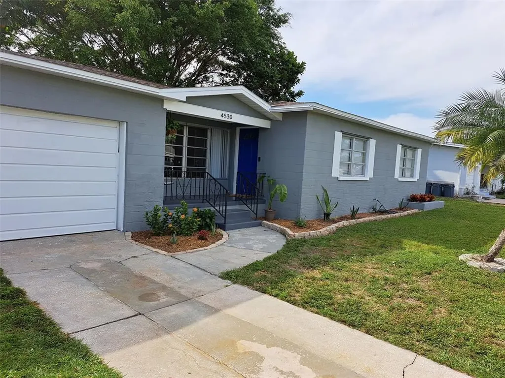 4530 Seminole Street Bradenton FL 34207