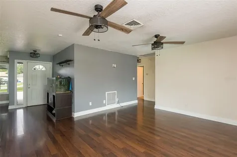 1218 Chestnut Court Plant City FL 33563