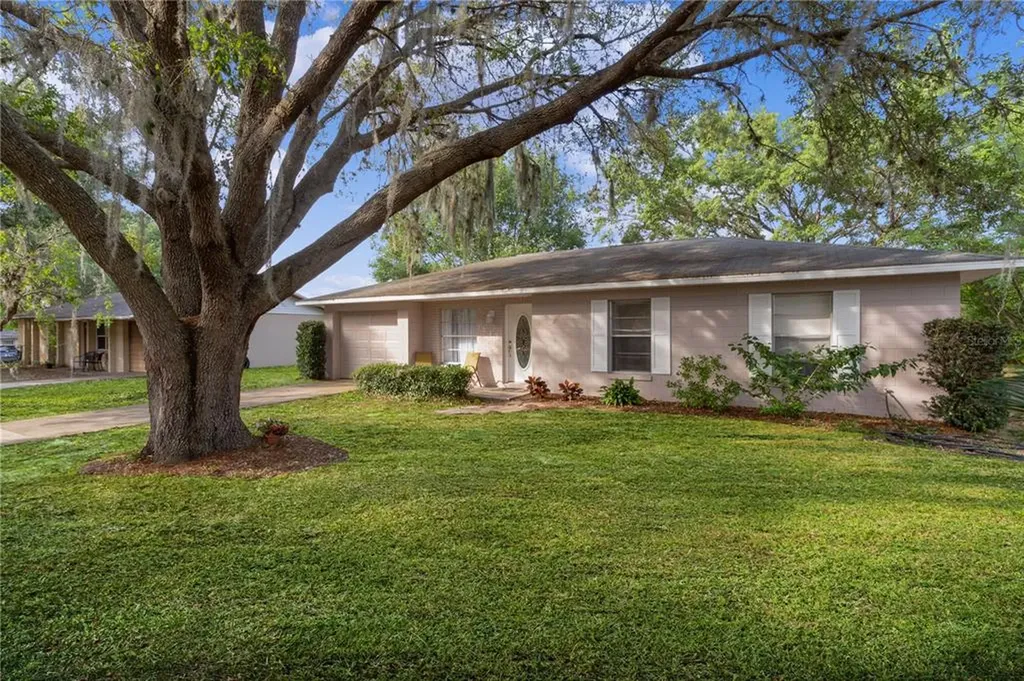 1049 Birch Boulevard Tavares FL 32778