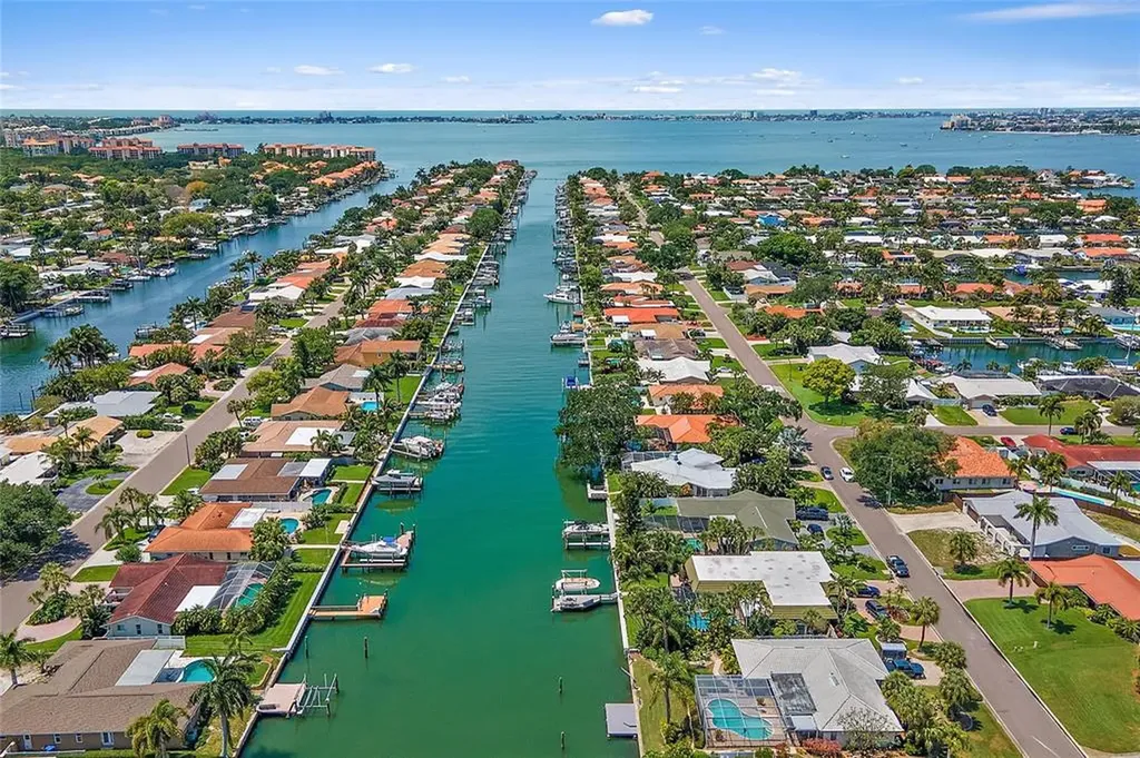 3820 46th Avenue S St Petersburg FL 33711