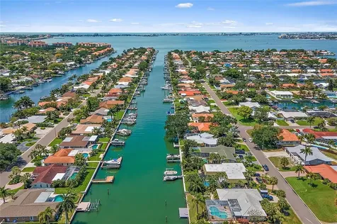 3820 46th Avenue S St Petersburg FL 33711