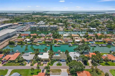 3820 46th Avenue S St Petersburg FL 33711