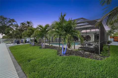 3820 46th Avenue S St Petersburg FL 33711