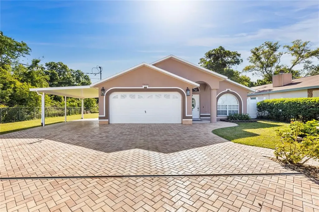 7525 Blossom Avenue Tampa FL 33614