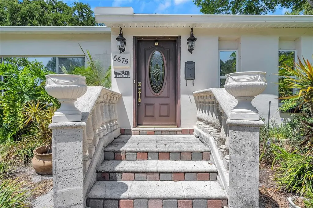 6675 8th Avenue N St Petersburg FL 33710