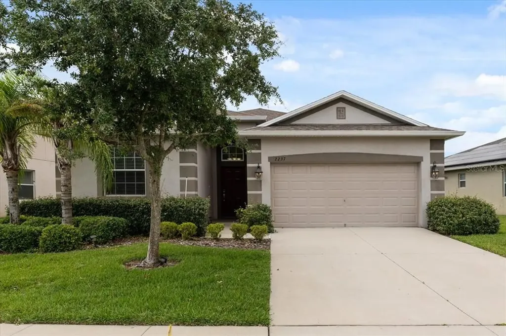 2237 Grantham Avenue Davenport FL 33837