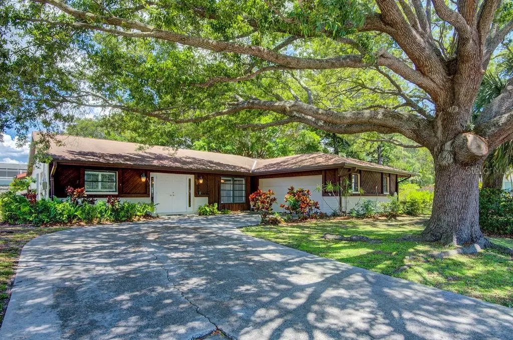 832 Alderwood Way Sarasota FL 34243