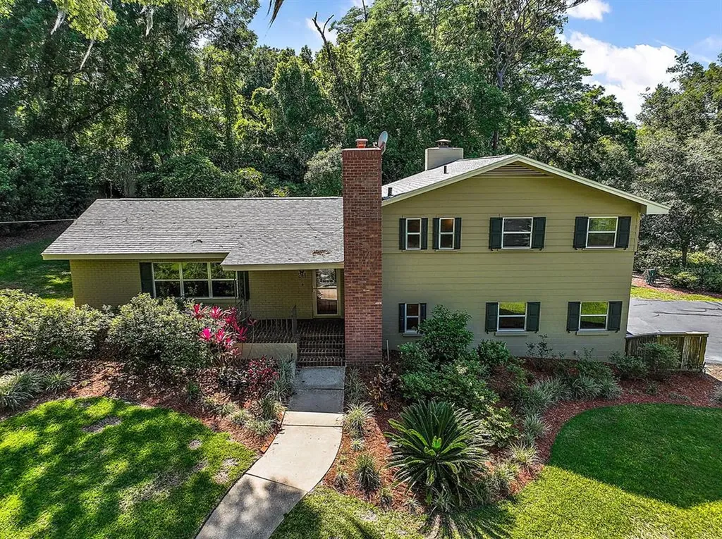 211 N Lake Franklin Drive Mount Dora FL 32757