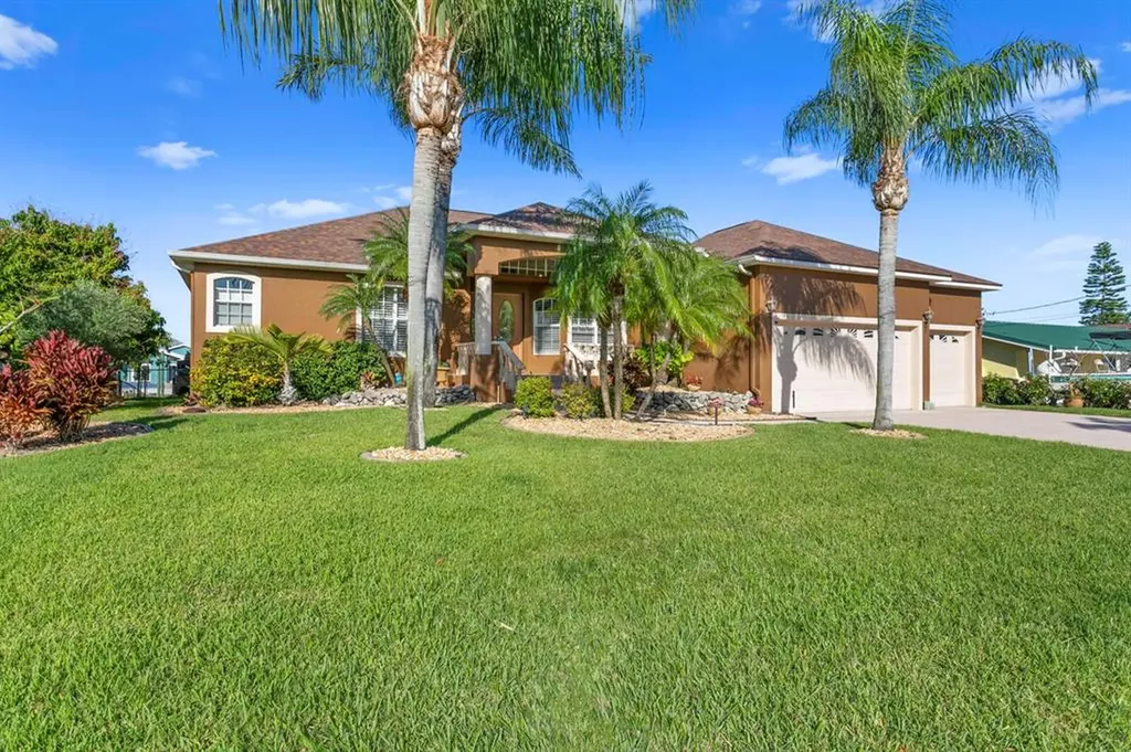 761 Kingston Court Apollo Beach FL 33572