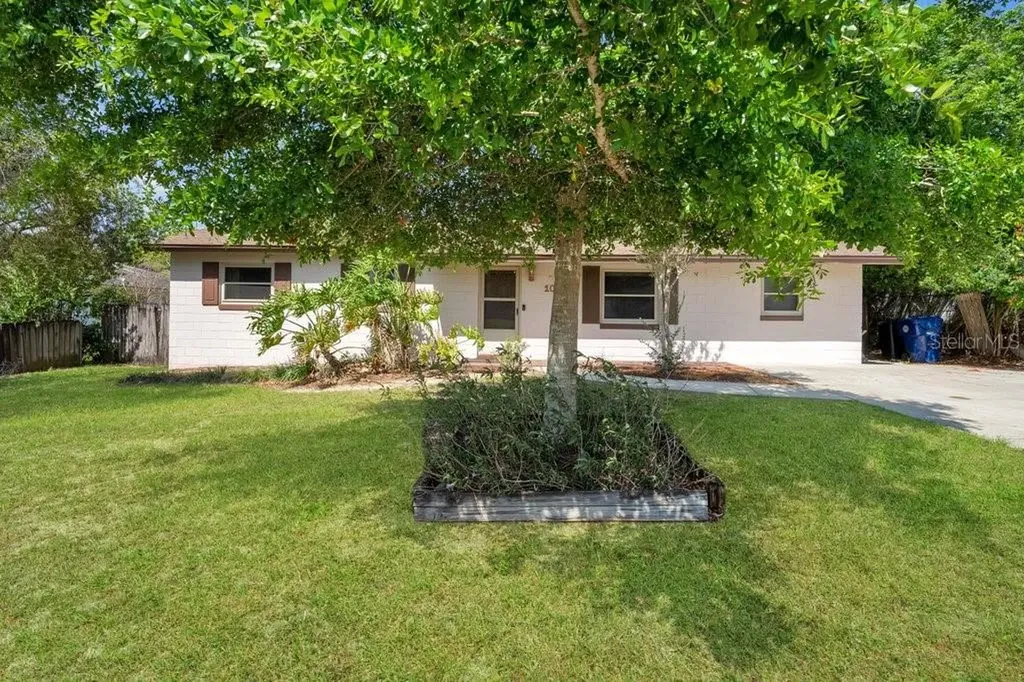 102 N Oakland Avenue Minneola FL 34715