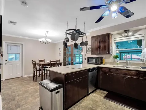 242 Oakwood Drive Casselberry FL 32707