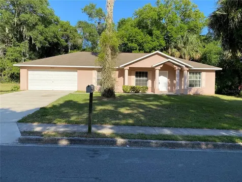 1401 N Tremain Street Mount Dora FL 32757