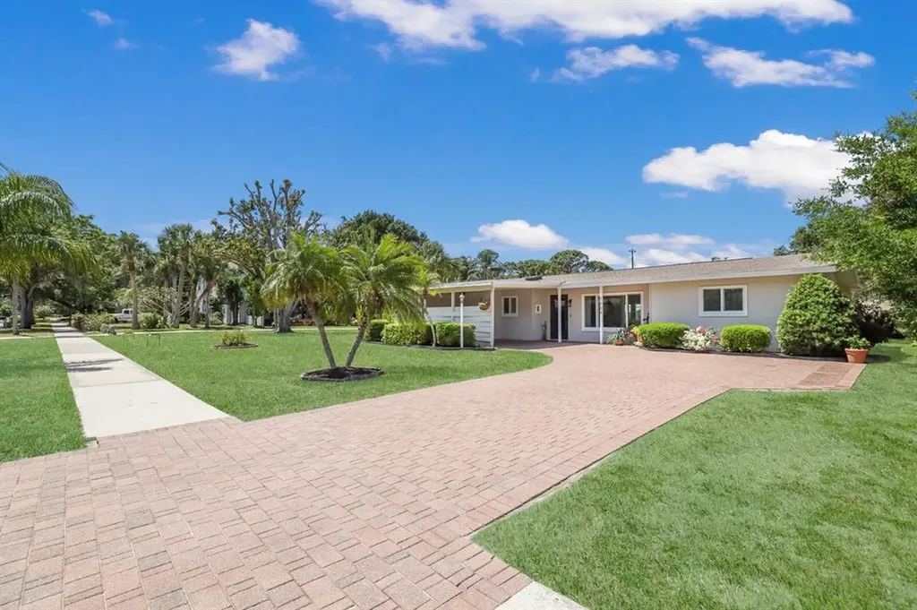 7604 Westmoreland Drive Sarasota FL 34243