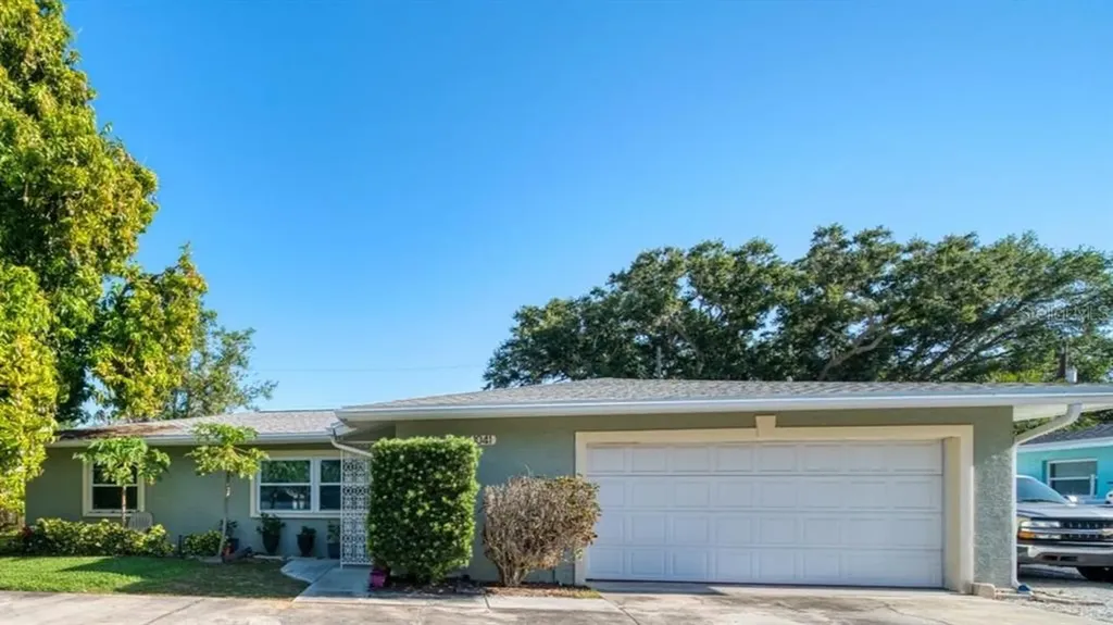 1041 40th Avenue NE St Petersburg FL 33703