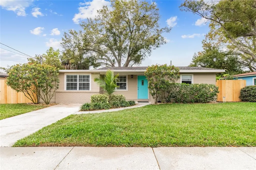 4704 W Bay Avenue Tampa FL 33616