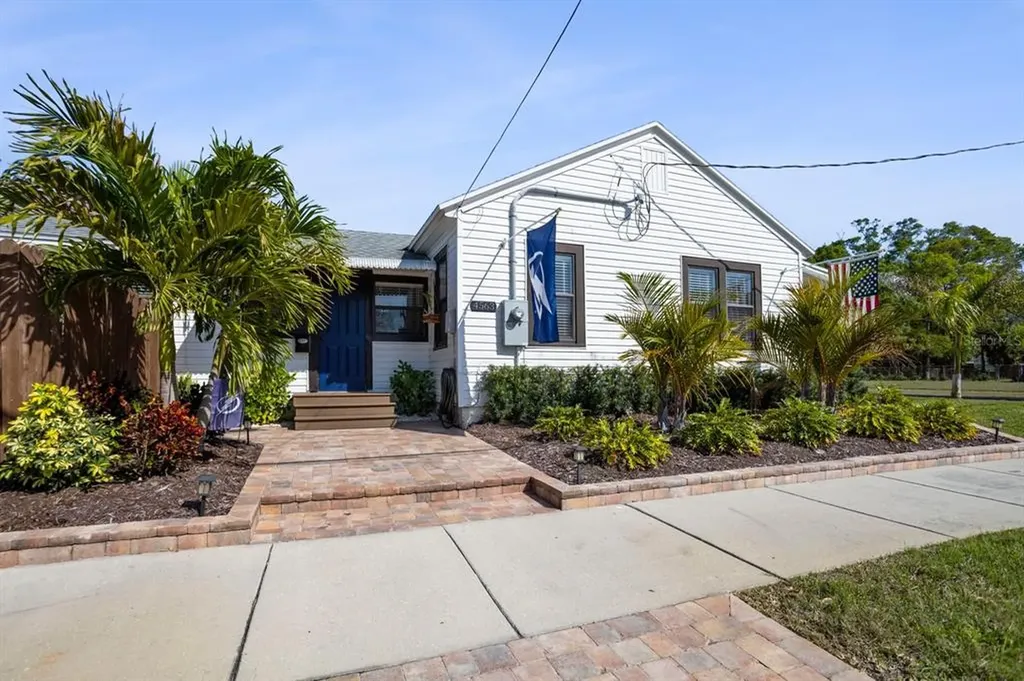 4563 3rd Avenue S St Petersburg FL 33711